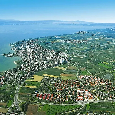 Near Constance And Alps, Cleaning Included شقة